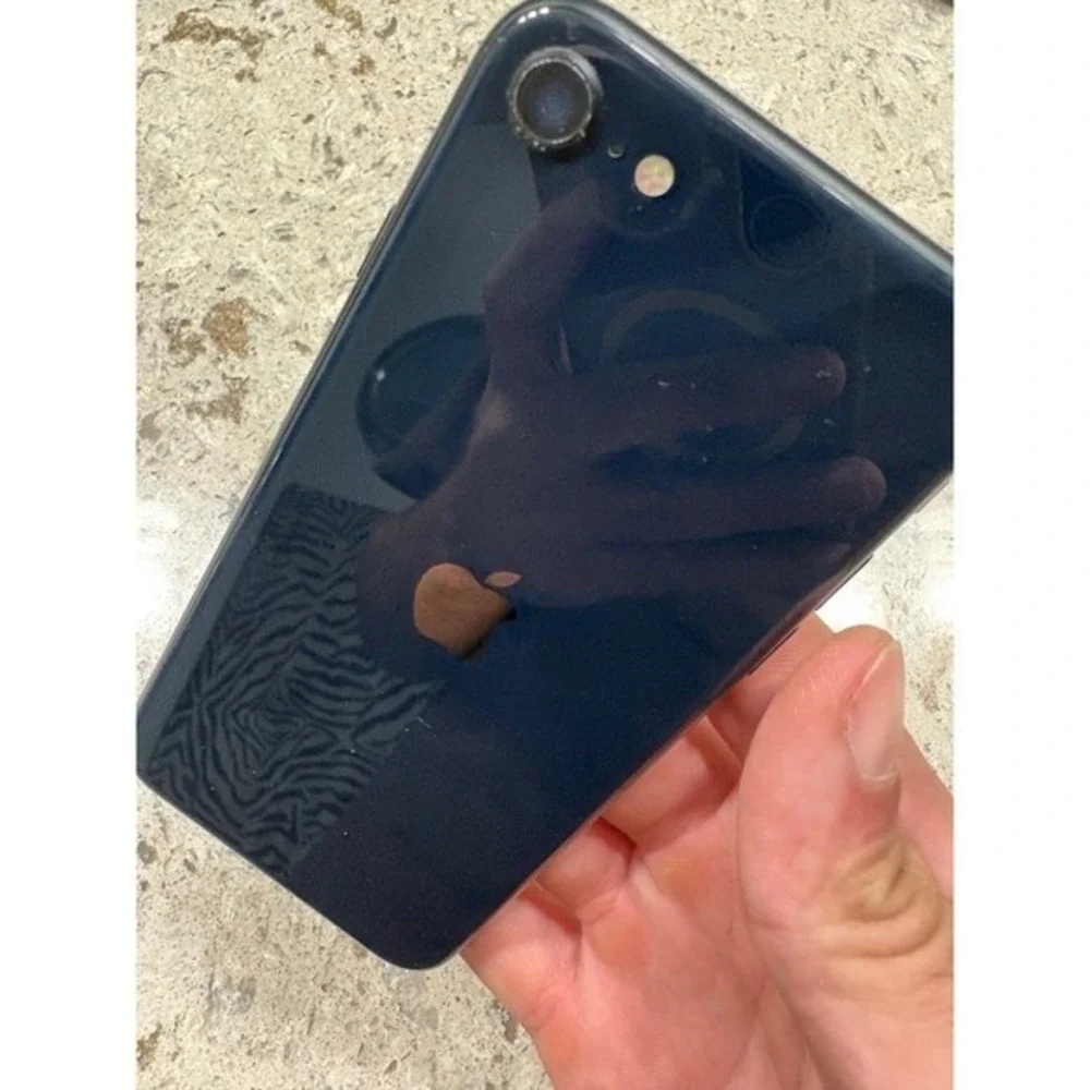PARTS ONLY Apple iPhone 7 Plus Black Unlocked GSM Cracked Screen(doesn't turnon)